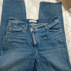 Abercrombie 90s Straight Ultra High Rise Jean